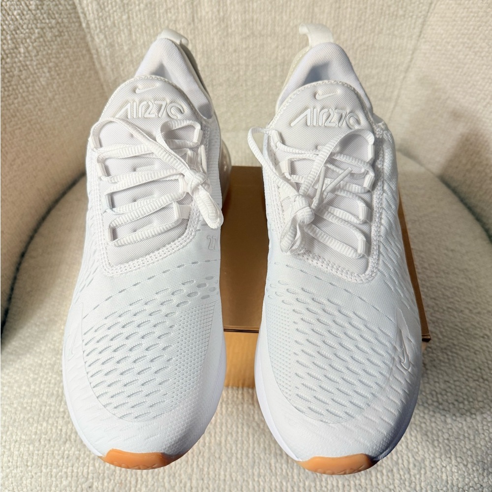 Brand new, never worn Nike Air Max 270. Size 10M